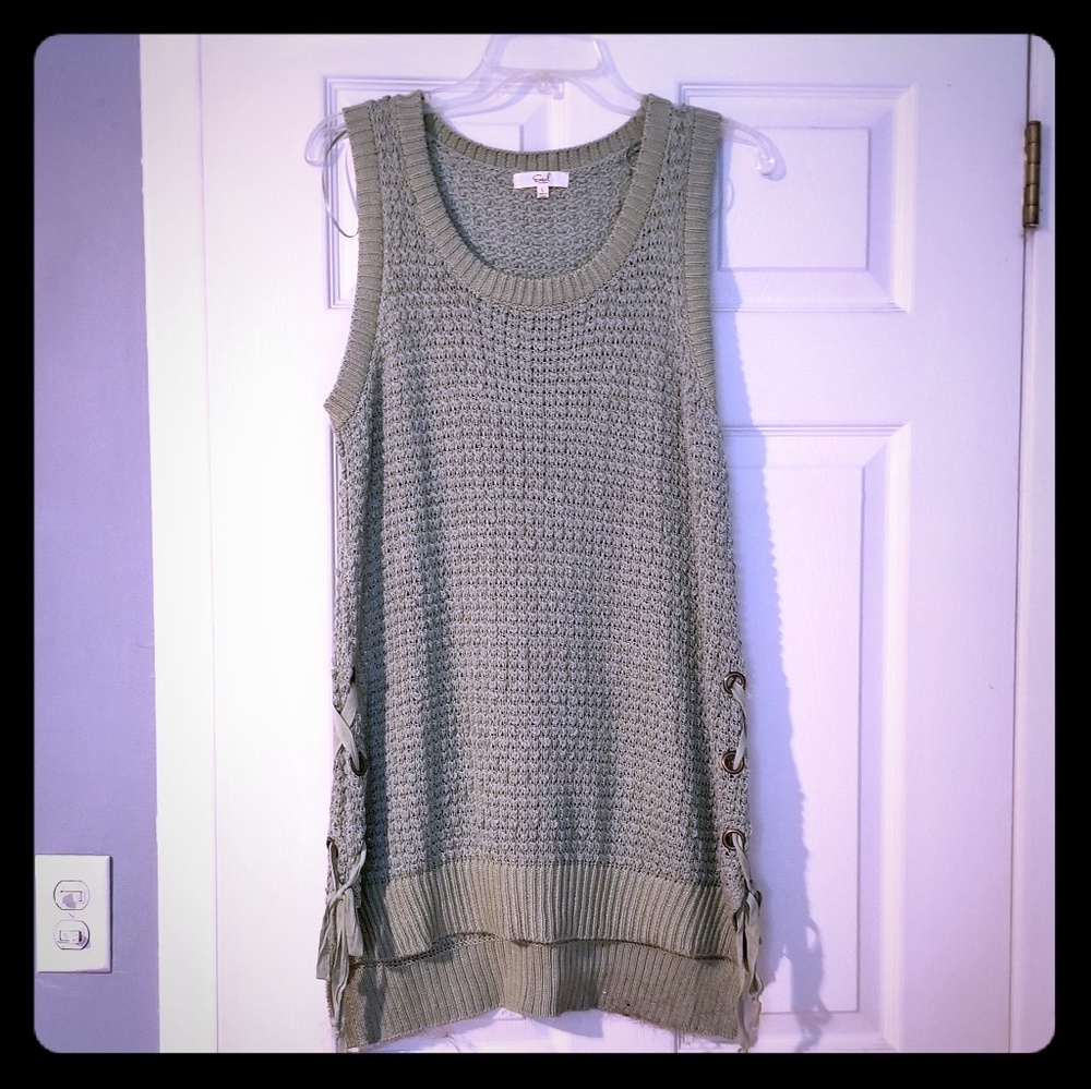 Easel NWOT Sleeveless Sweater Knit Tunic Top L